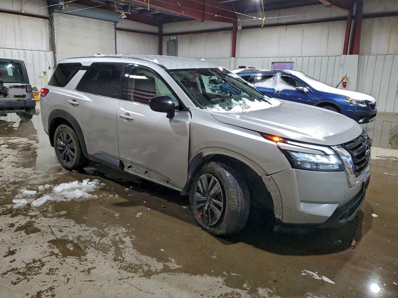 Nissan Pathfinder S Image 12