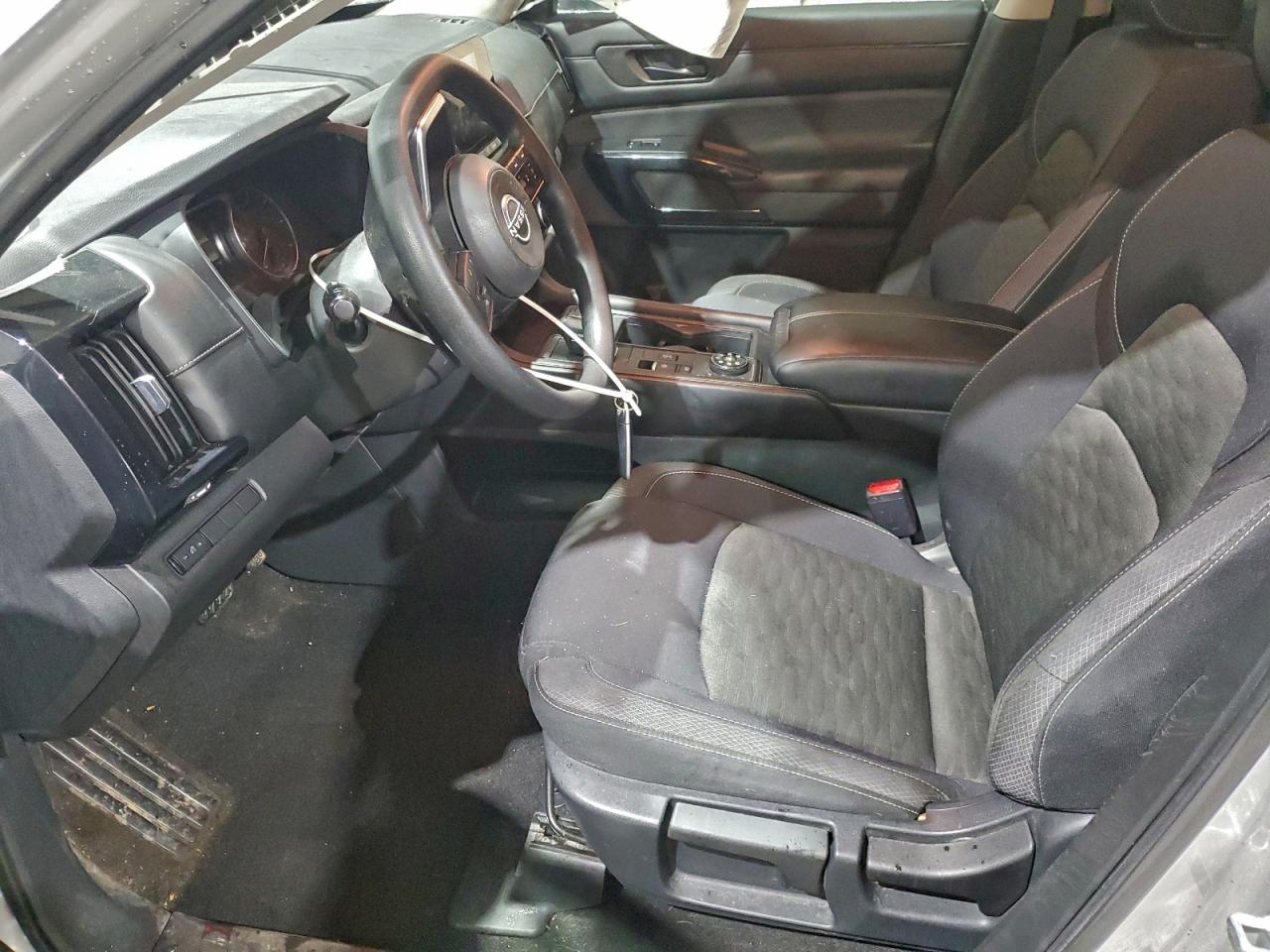 Nissan Pathfinder S Image 9