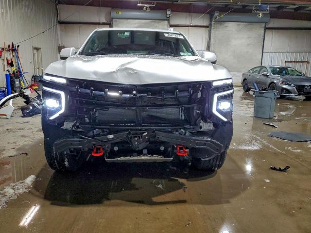 Chevrolet Suburban K1500 Z71 Image 8