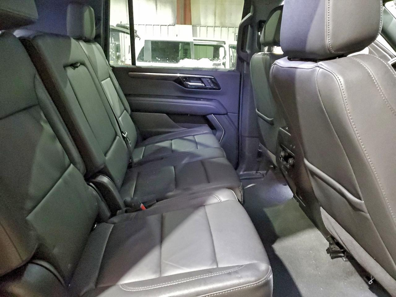 Chevrolet Suburban K1500 Z71 Image 12