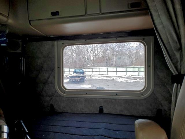 Freightliner 122sd Image 7