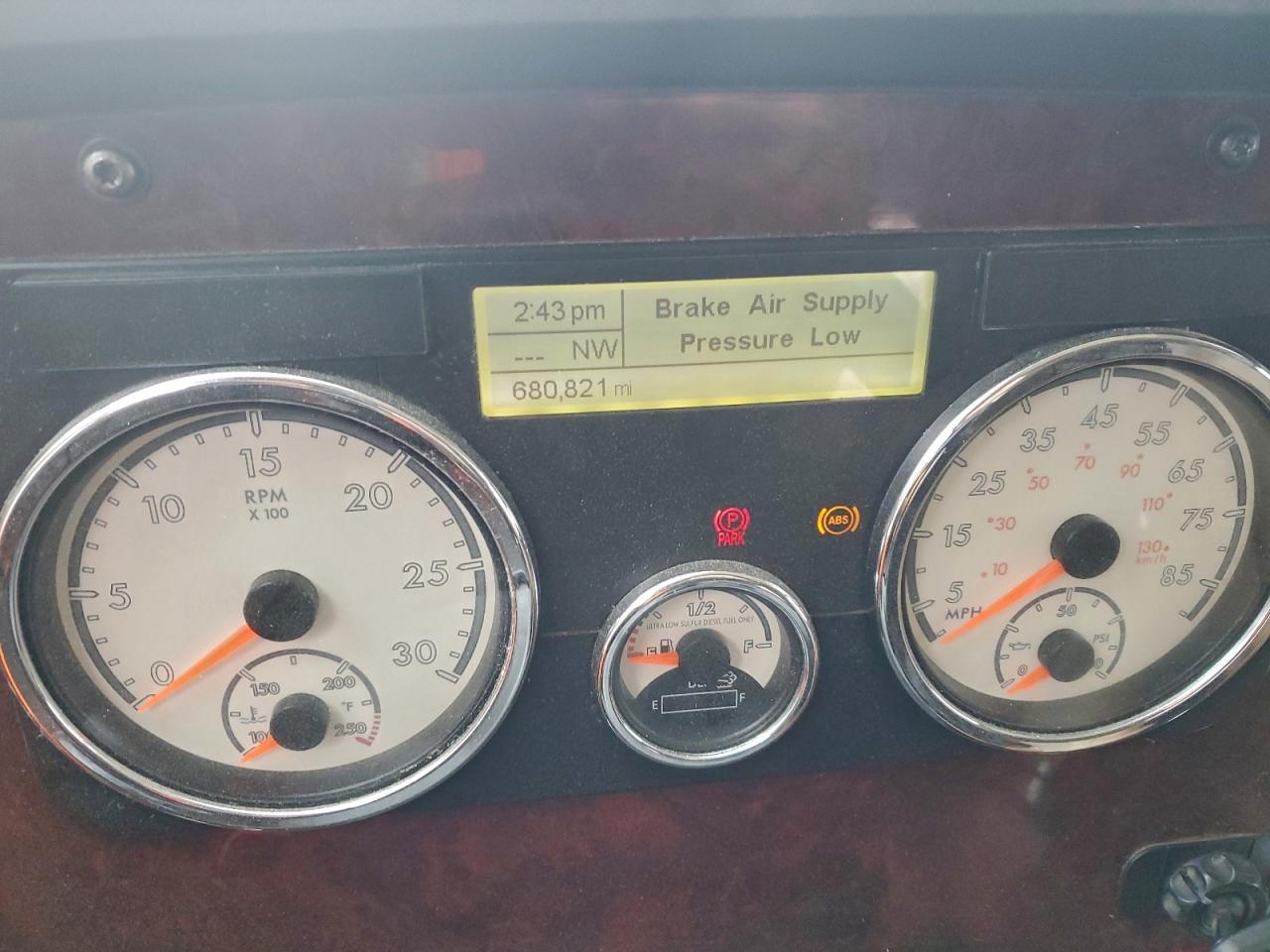 Freightliner 122sd Image 9