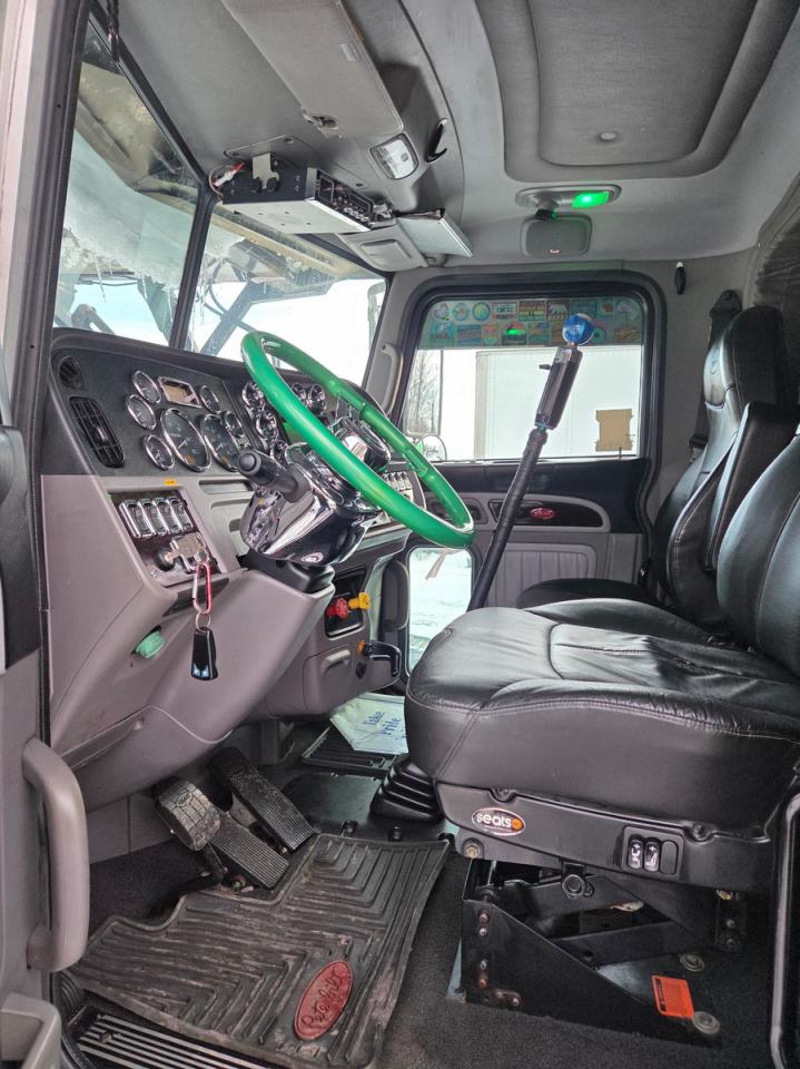 Peterbilt 389 Image 7
