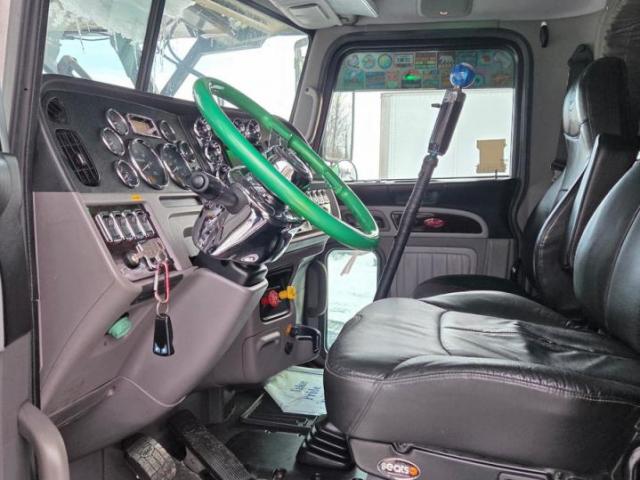 Peterbilt 389 Image 7