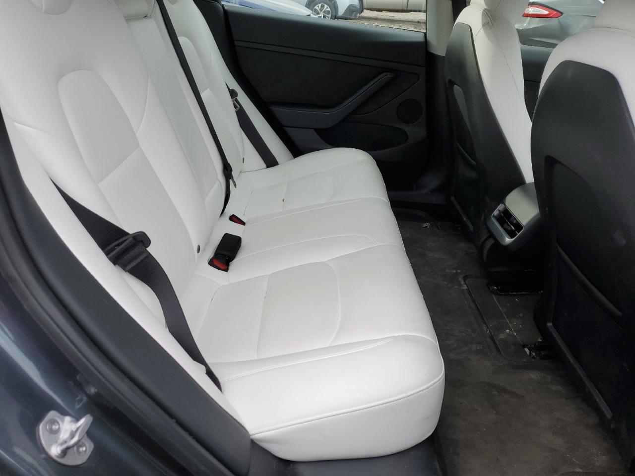 Tesla Model 3 Image 10