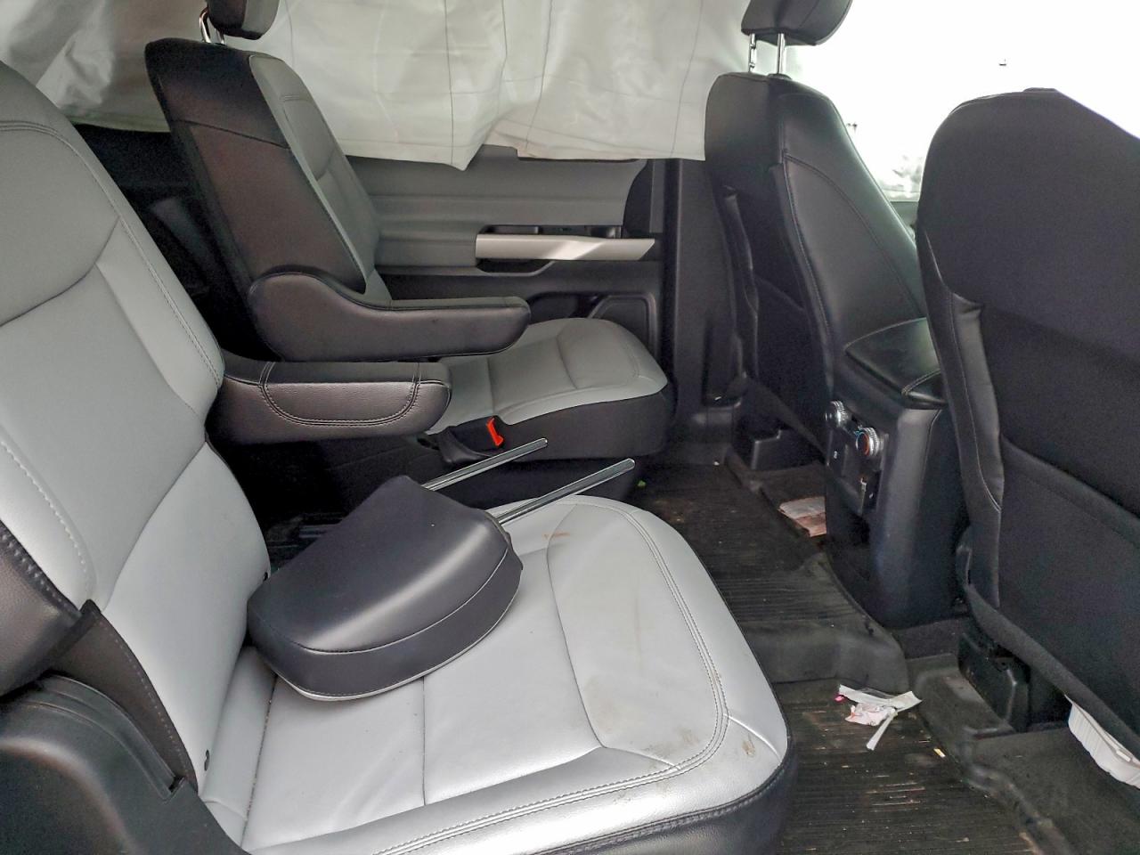 Ford Explorer Xlt Image 11