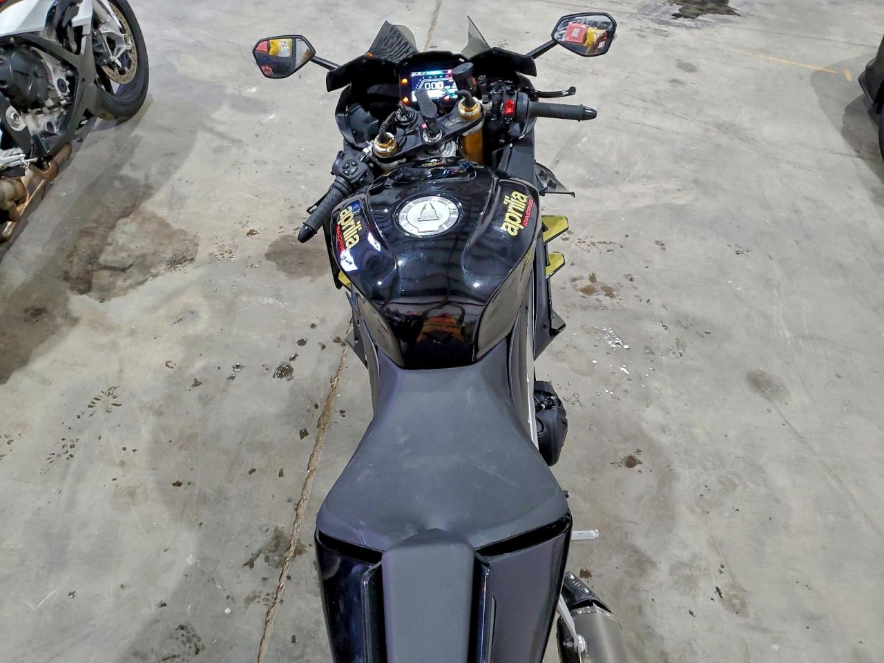 Aprilia RSV4 1100 1100 Factory Image 5