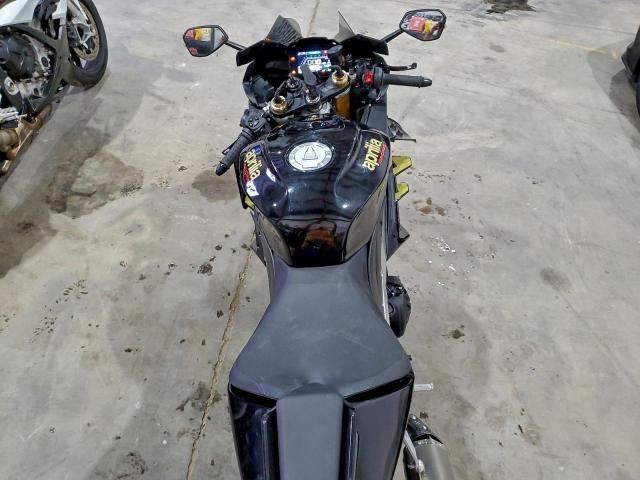 Aprilia RSV4 1100 1100 Factory Image 5