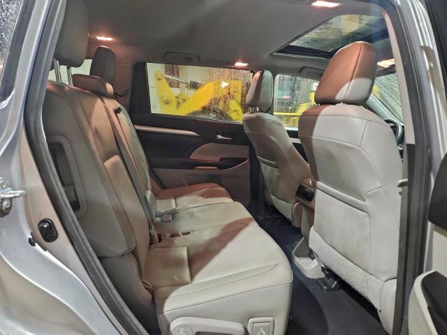 Toyota Highlander Xle Image 12