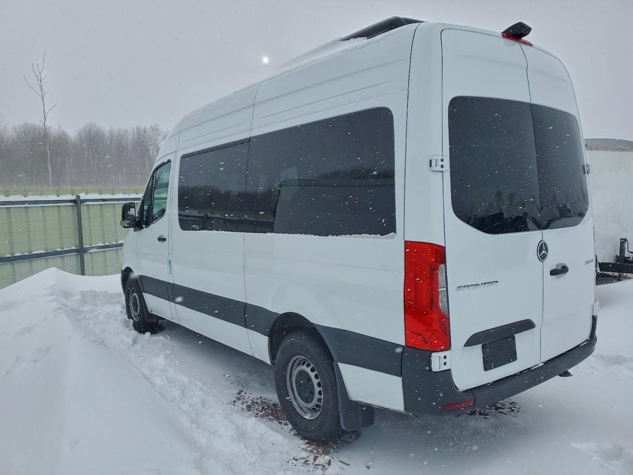 Mercedes-Benz Sprinter 2500 Image 2