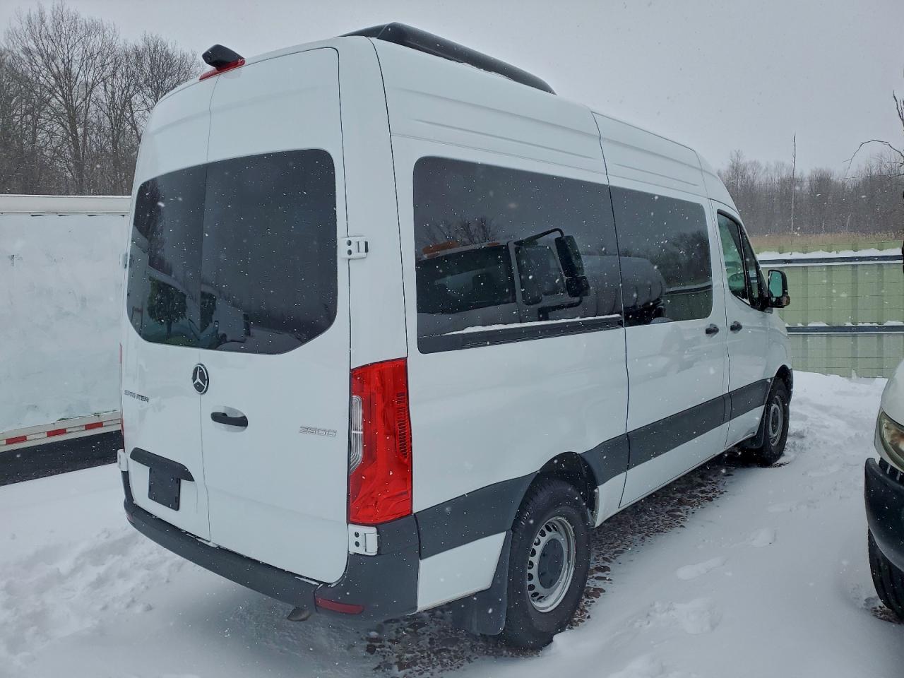 Mercedes-Benz Sprinter 2500 Image 13