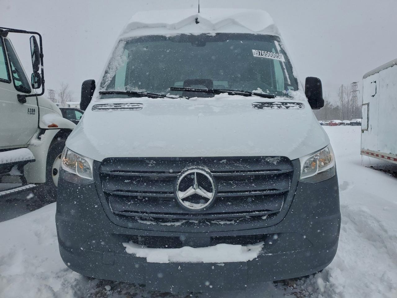 Mercedes-Benz Sprinter 2500 Image 12