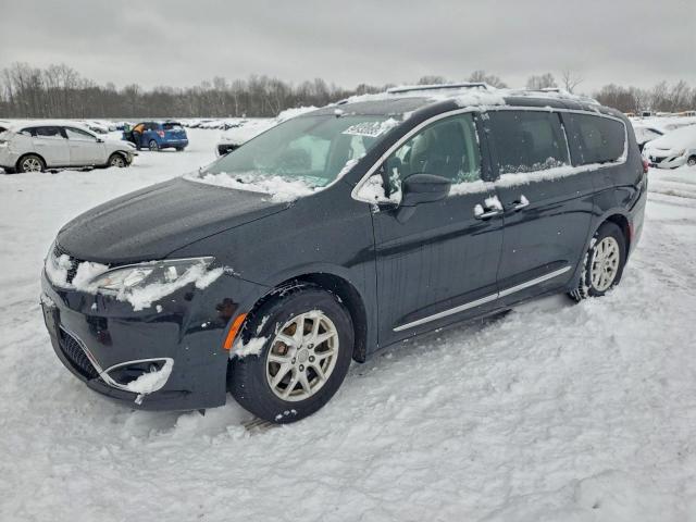  Salvage Chrysler Pacifica