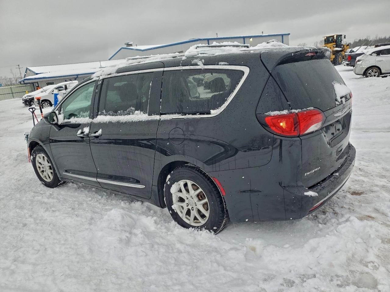 Chrysler Pacifica Touring L Image 2