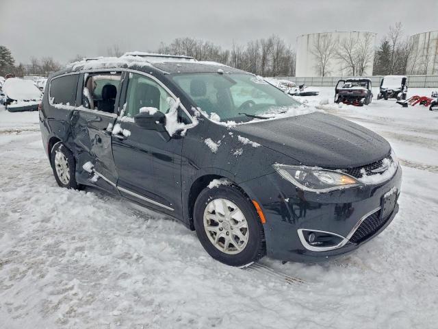 Chrysler Pacifica Touring L Image 8