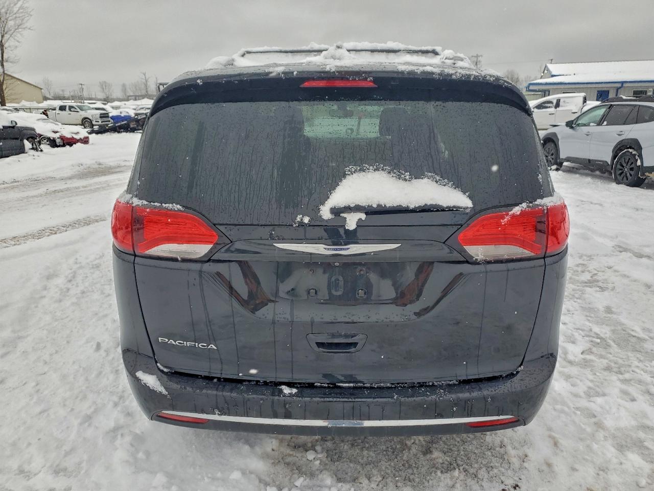 Chrysler Pacifica Touring L Image 6