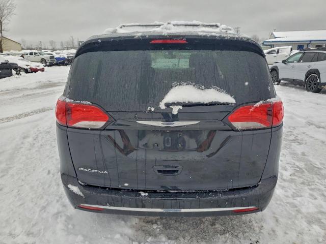 Chrysler Pacifica Touring L Image 6