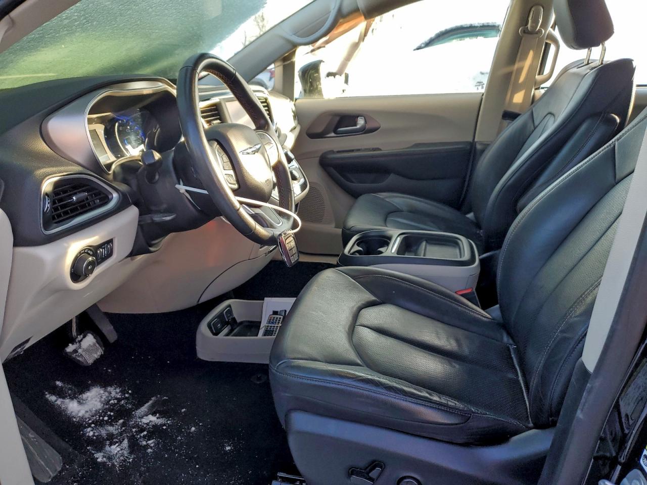 Chrysler Pacifica Touring L Image 4