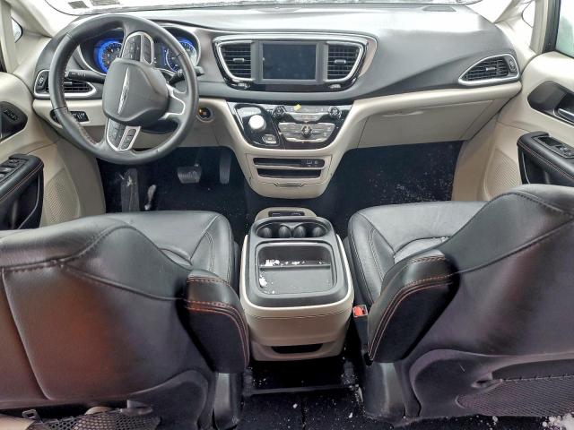 Chrysler Pacifica Touring L Image 9