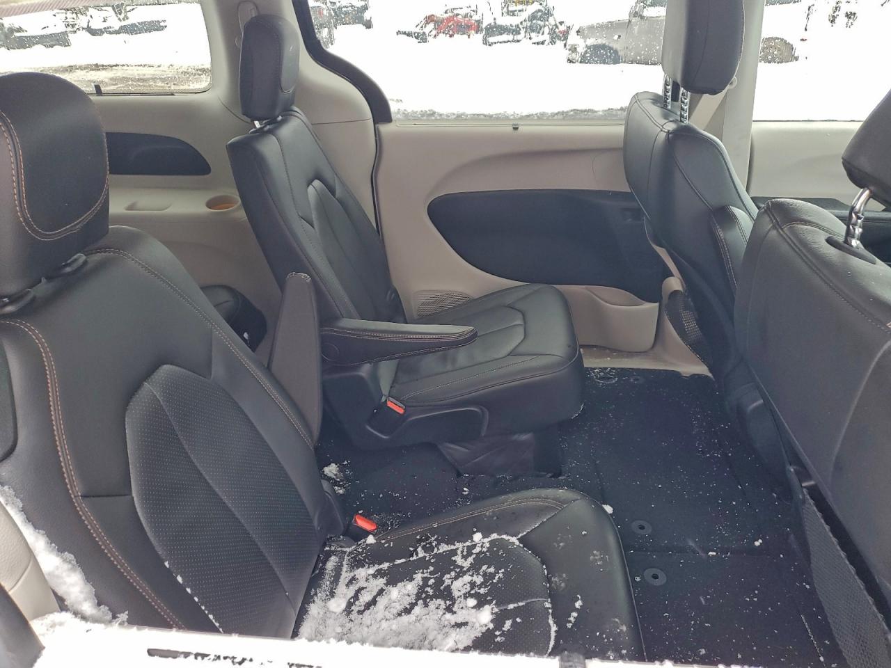 Chrysler Pacifica Touring L Image 11