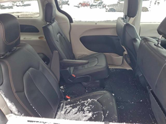 Chrysler Pacifica Touring L Image 11