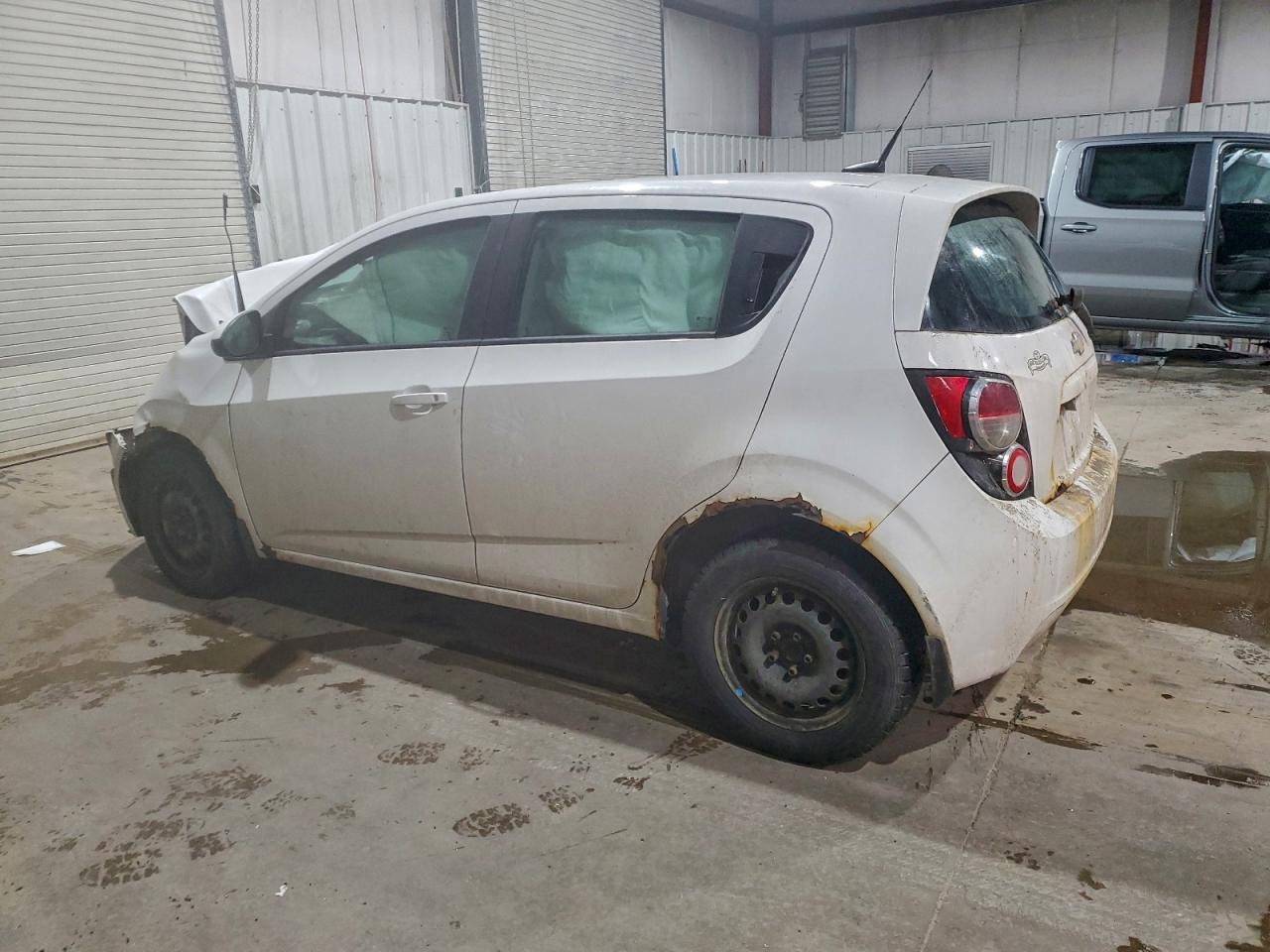 Chevrolet Sonic Ls Image 2