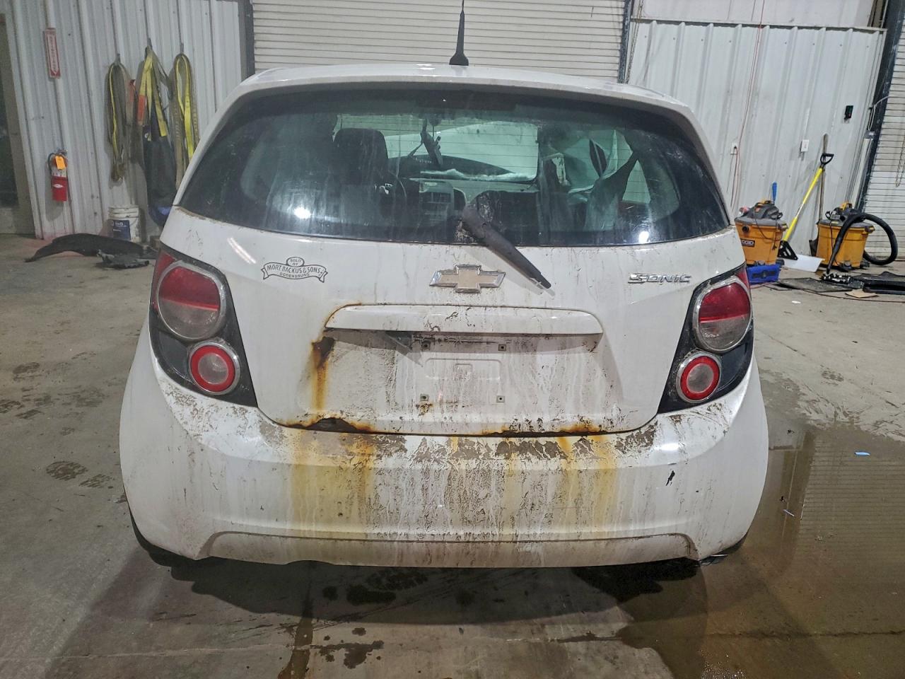 Chevrolet Sonic Ls Image 5