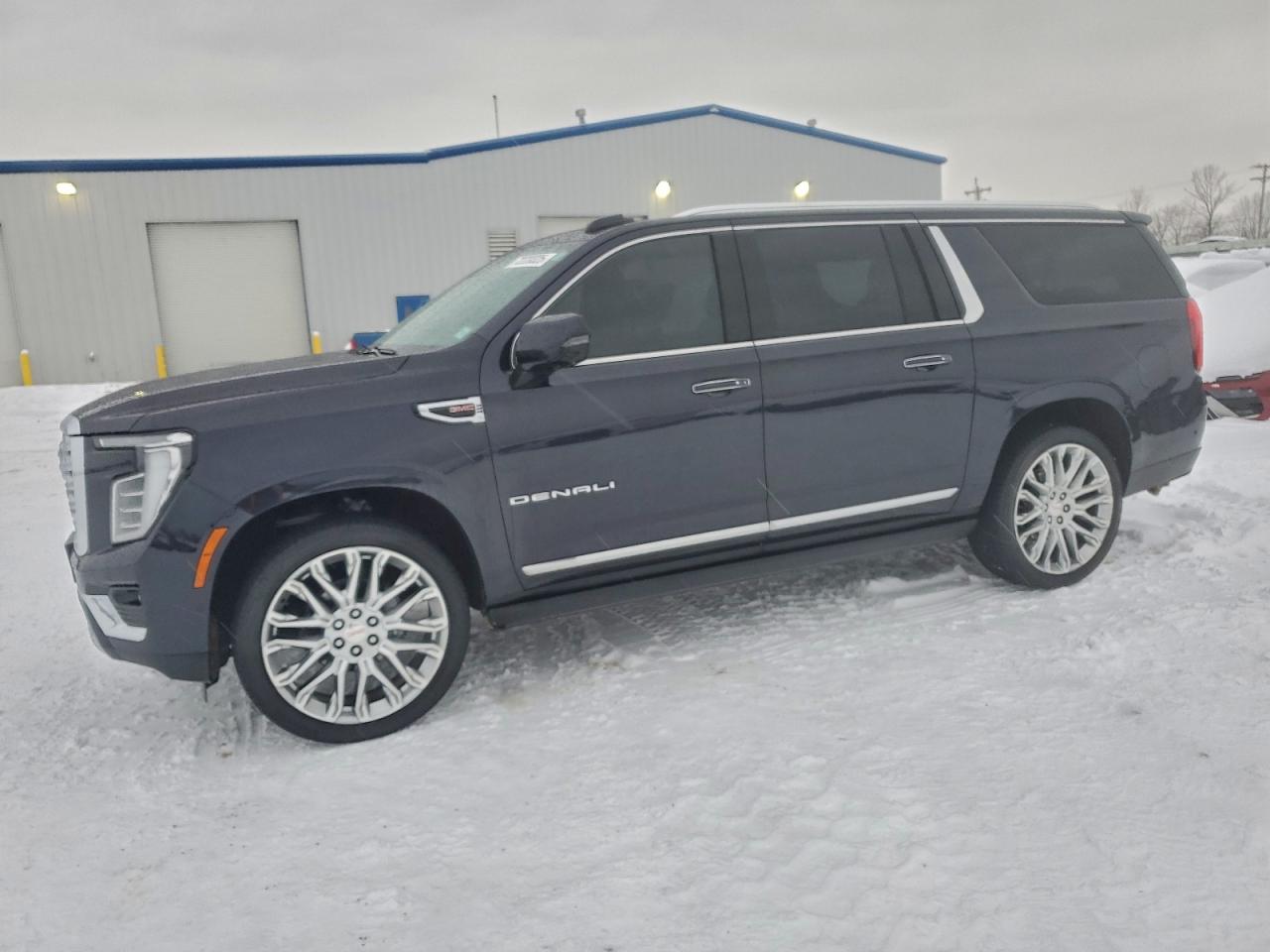 GMC Yukon Denali Image 1
