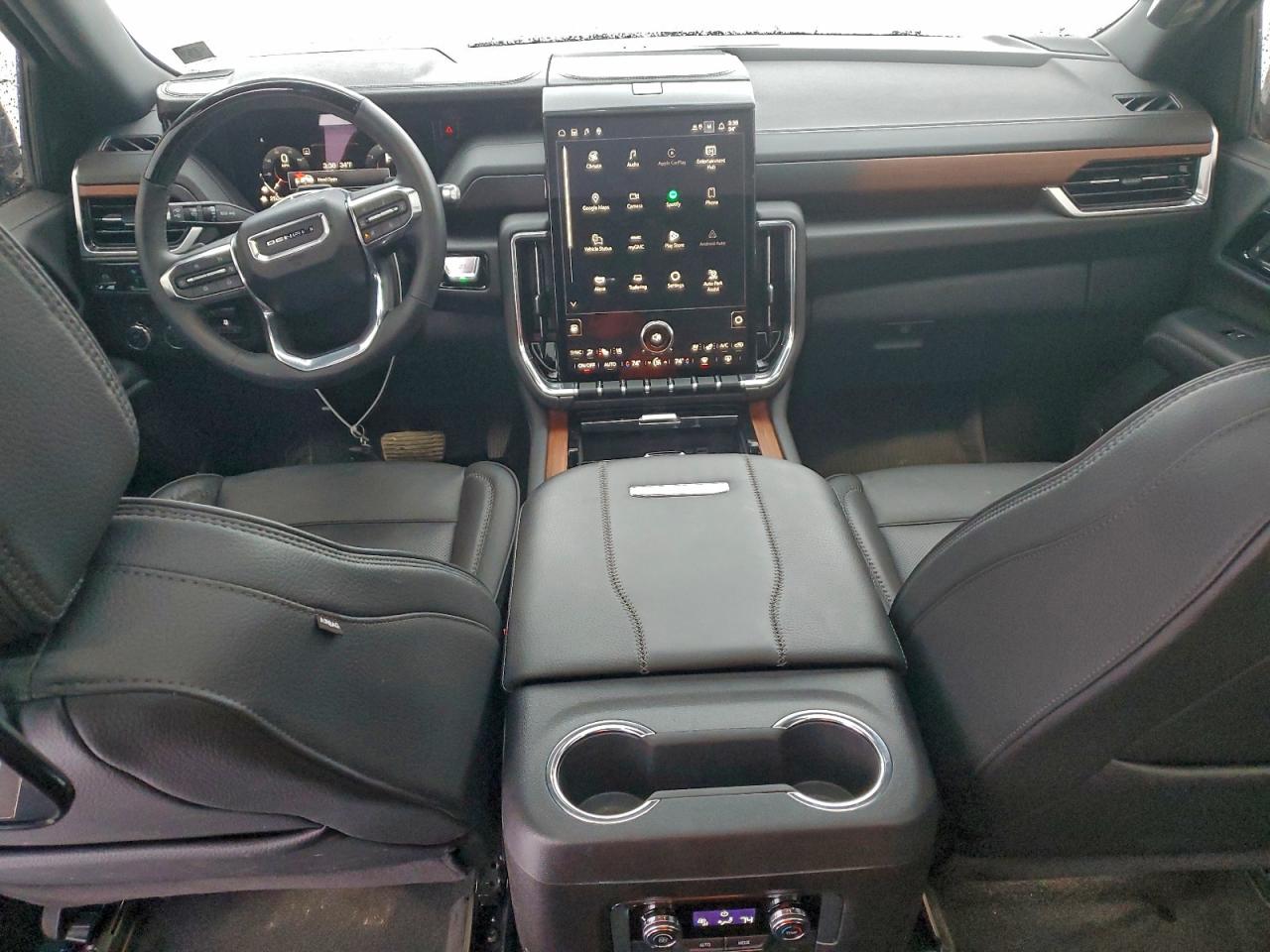 GMC Yukon Denali Image 5