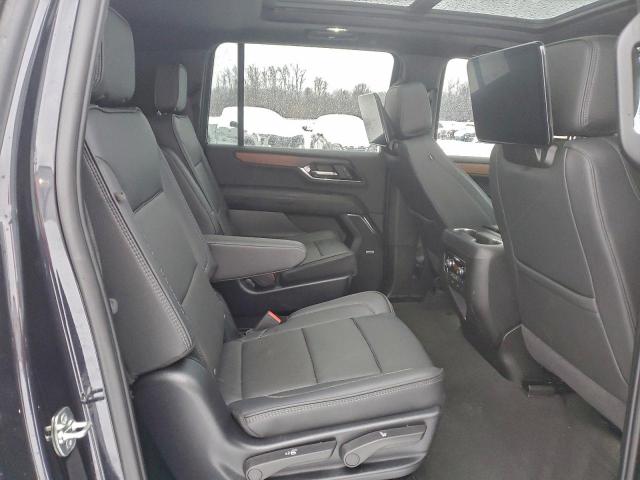 GMC Yukon Denali Image 6