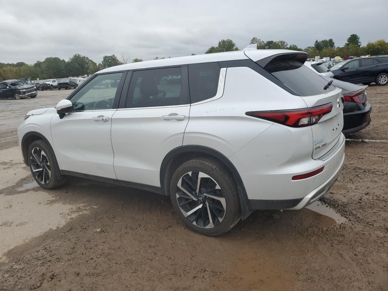 Mitsubishi Outlander Se Image 2