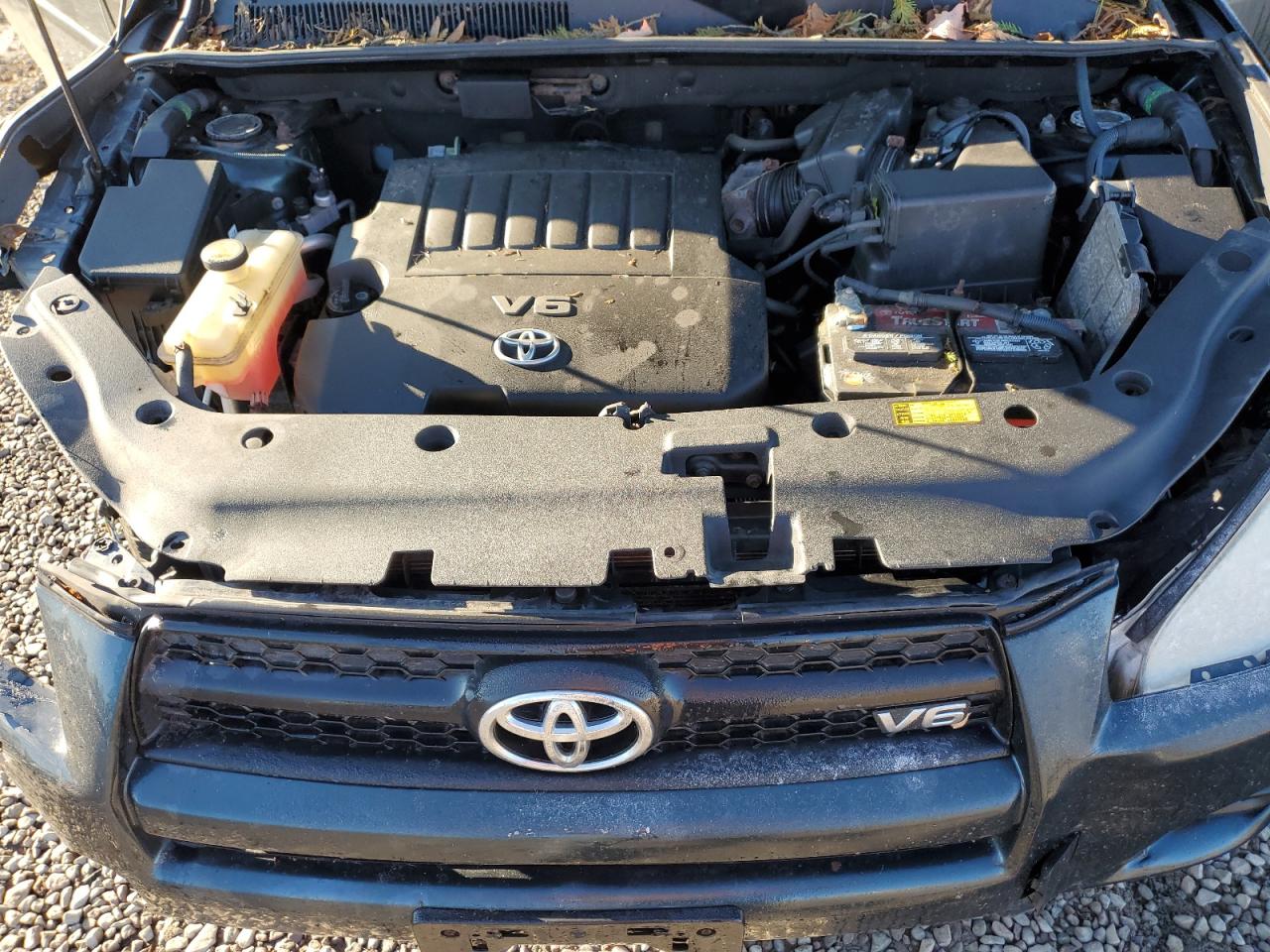 Toyota RAV4 Image 2