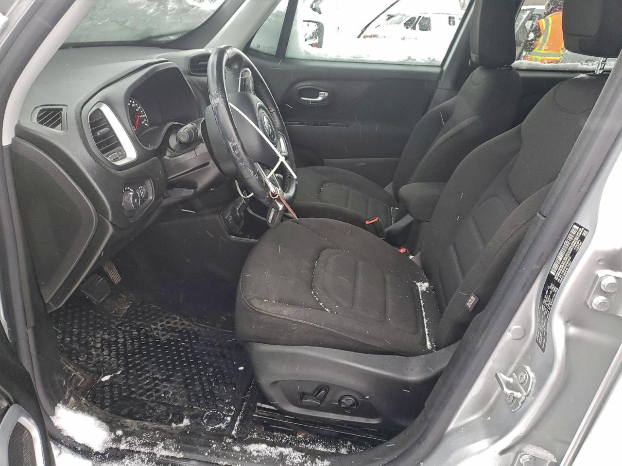 Jeep Renegade Latitude Image 2