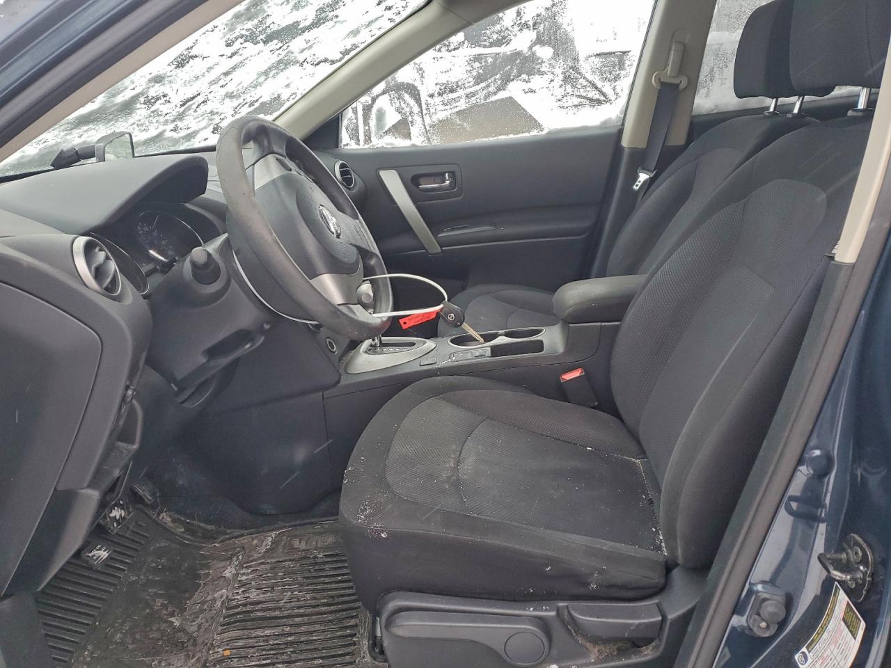 Nissan Rogue S Image 2