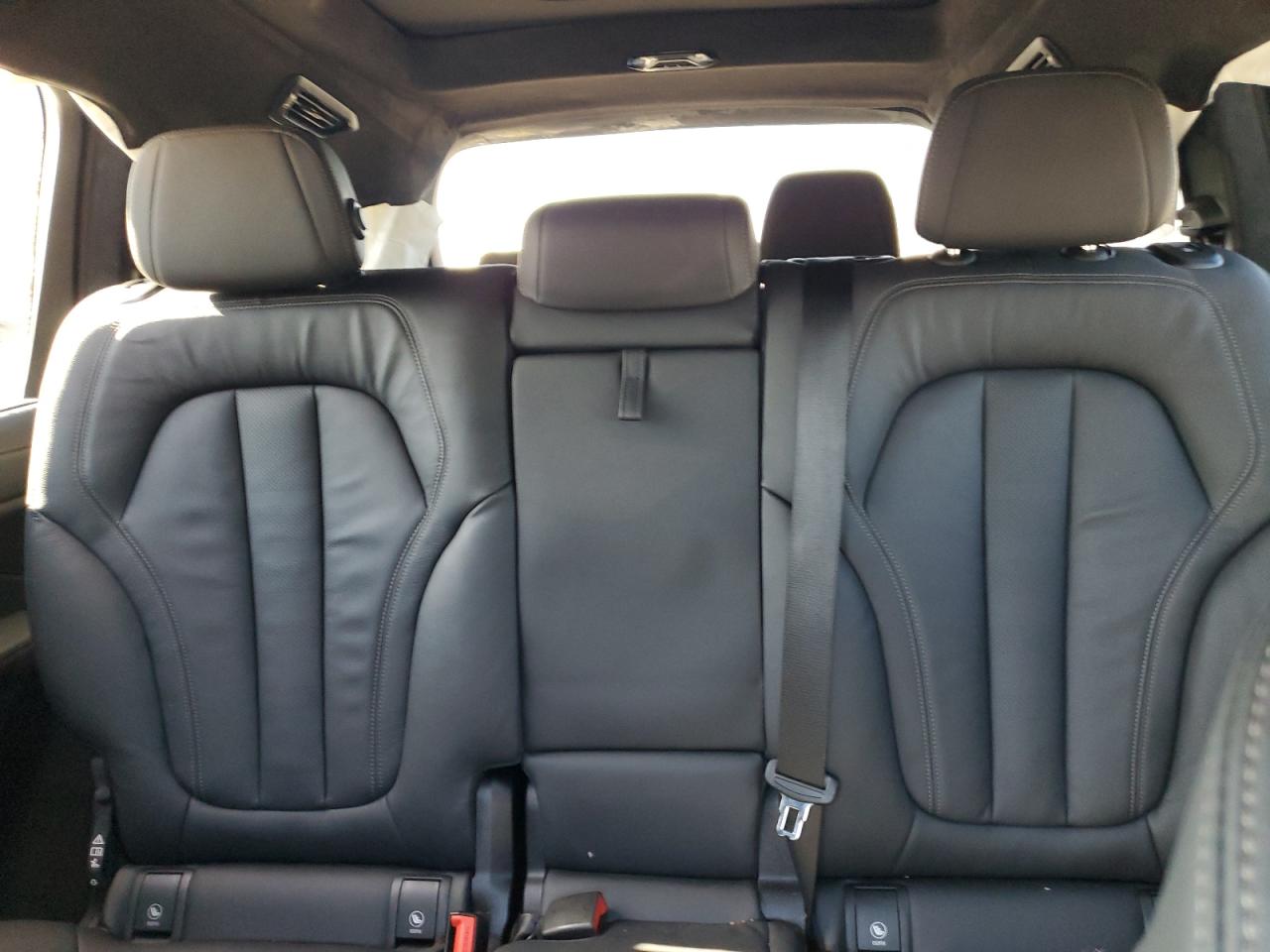 BMW X Series M50i Image 13