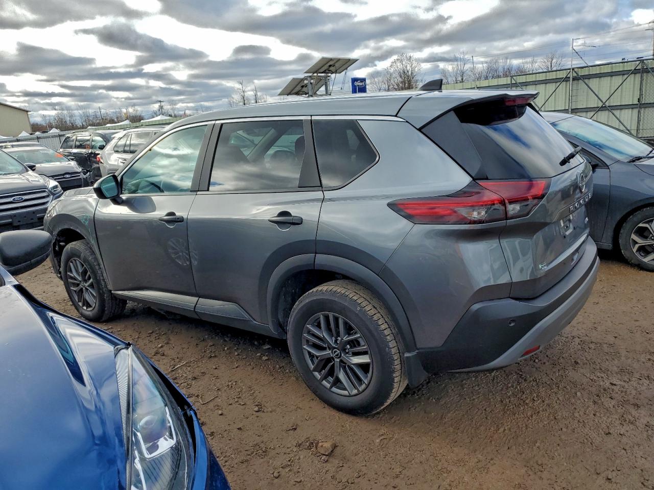 Nissan Rogue S Image 5