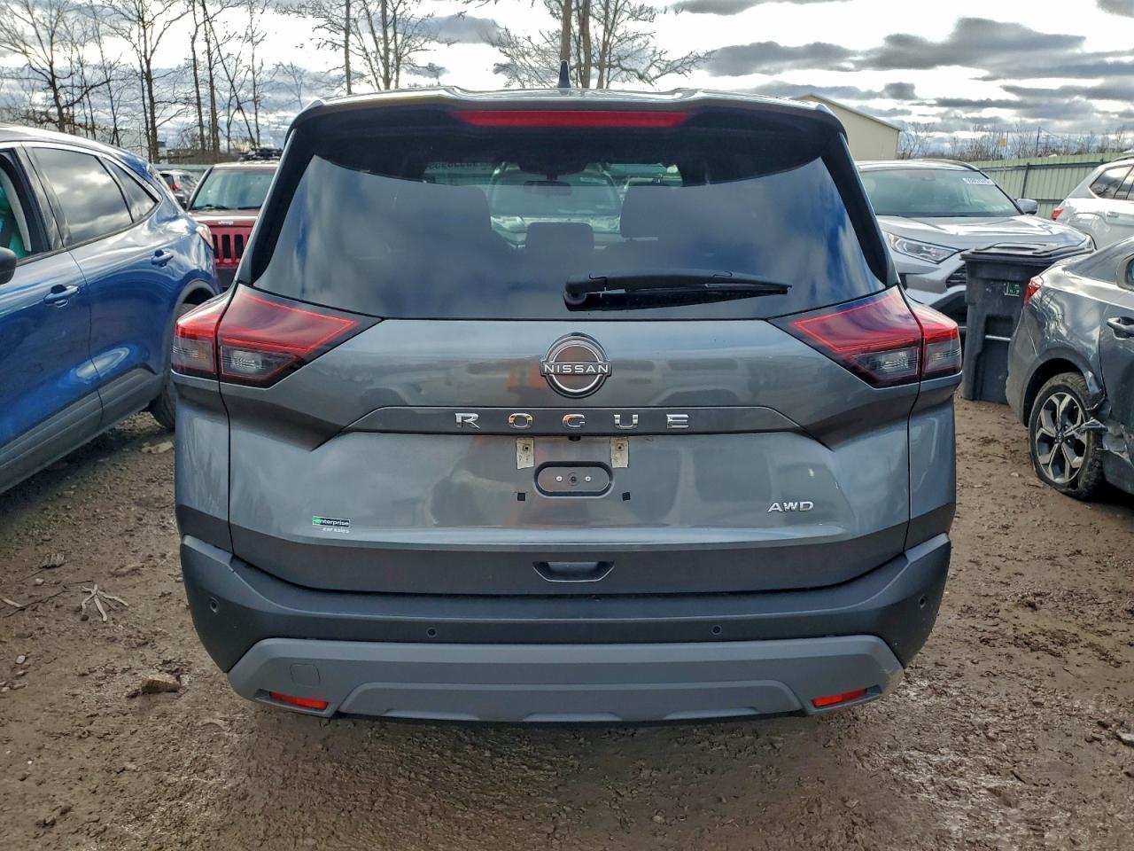 Nissan Rogue S Image 8