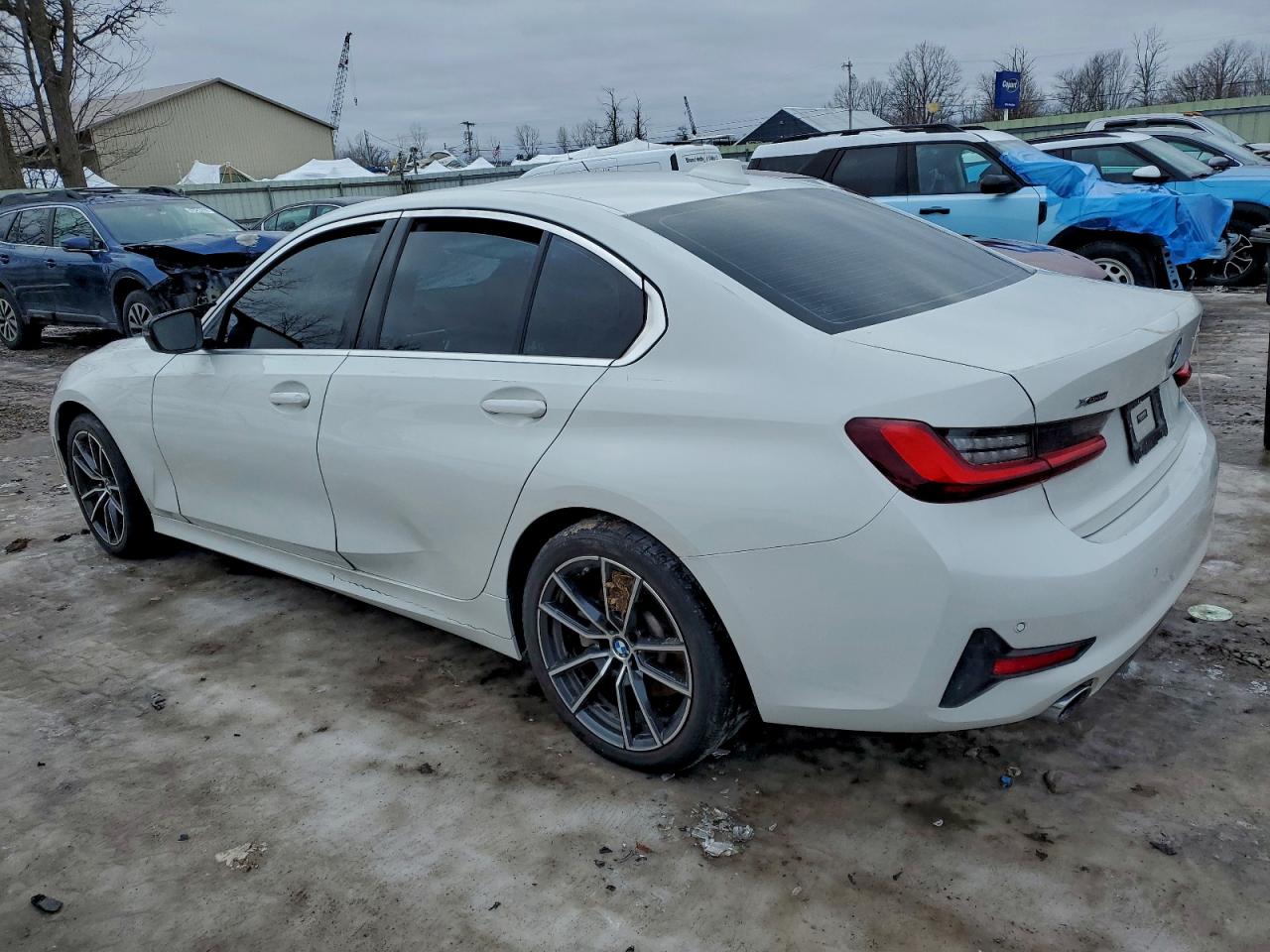 BMW 3 Series Image 6