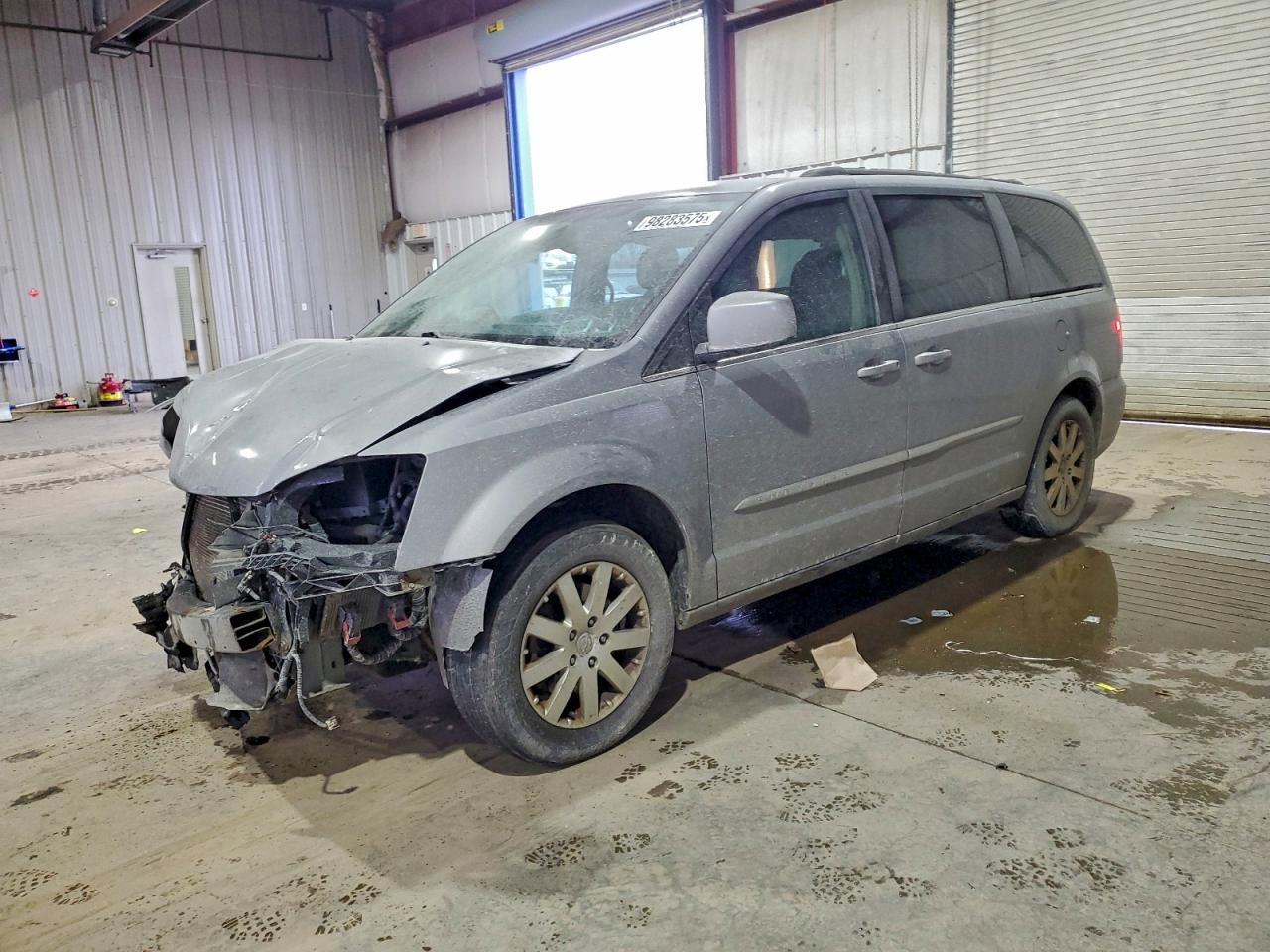 Chrysler Minivan Touring Image 1