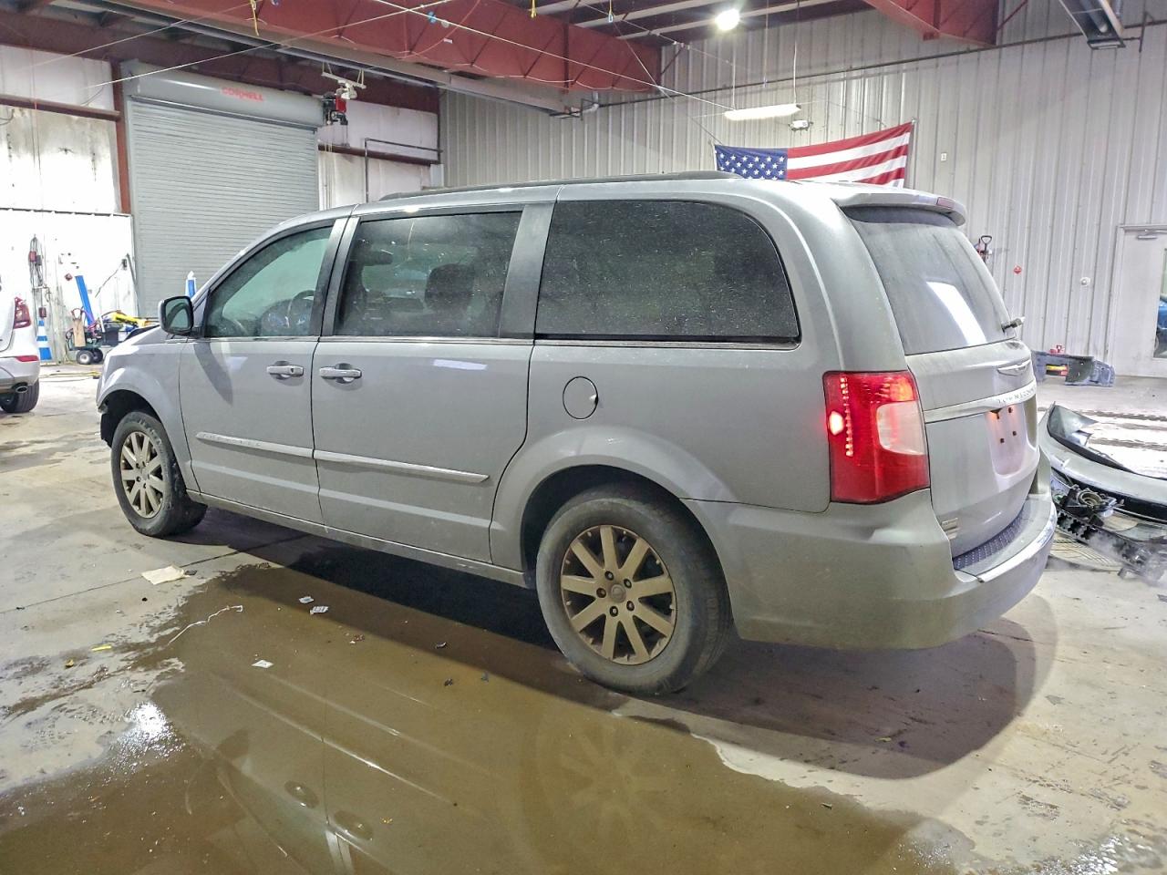 Chrysler Minivan Touring Image 11