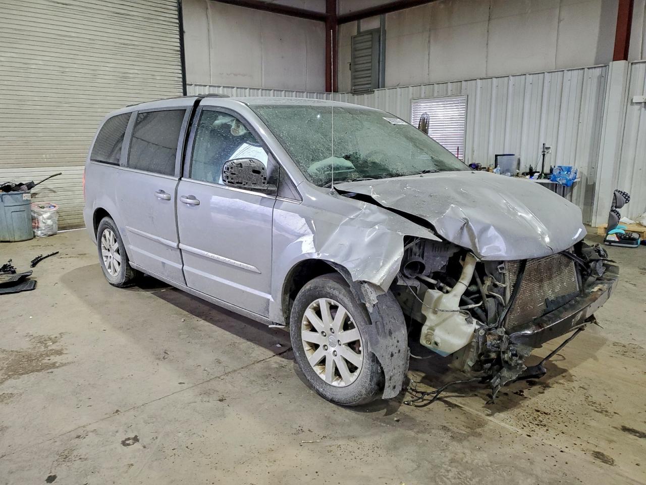 Chrysler Minivan Touring Image 10