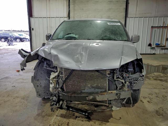 Chrysler Minivan Touring Image 2