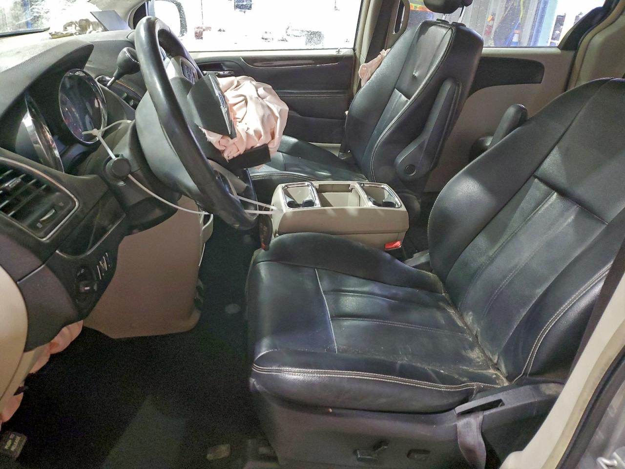 Chrysler Minivan Touring Image 6