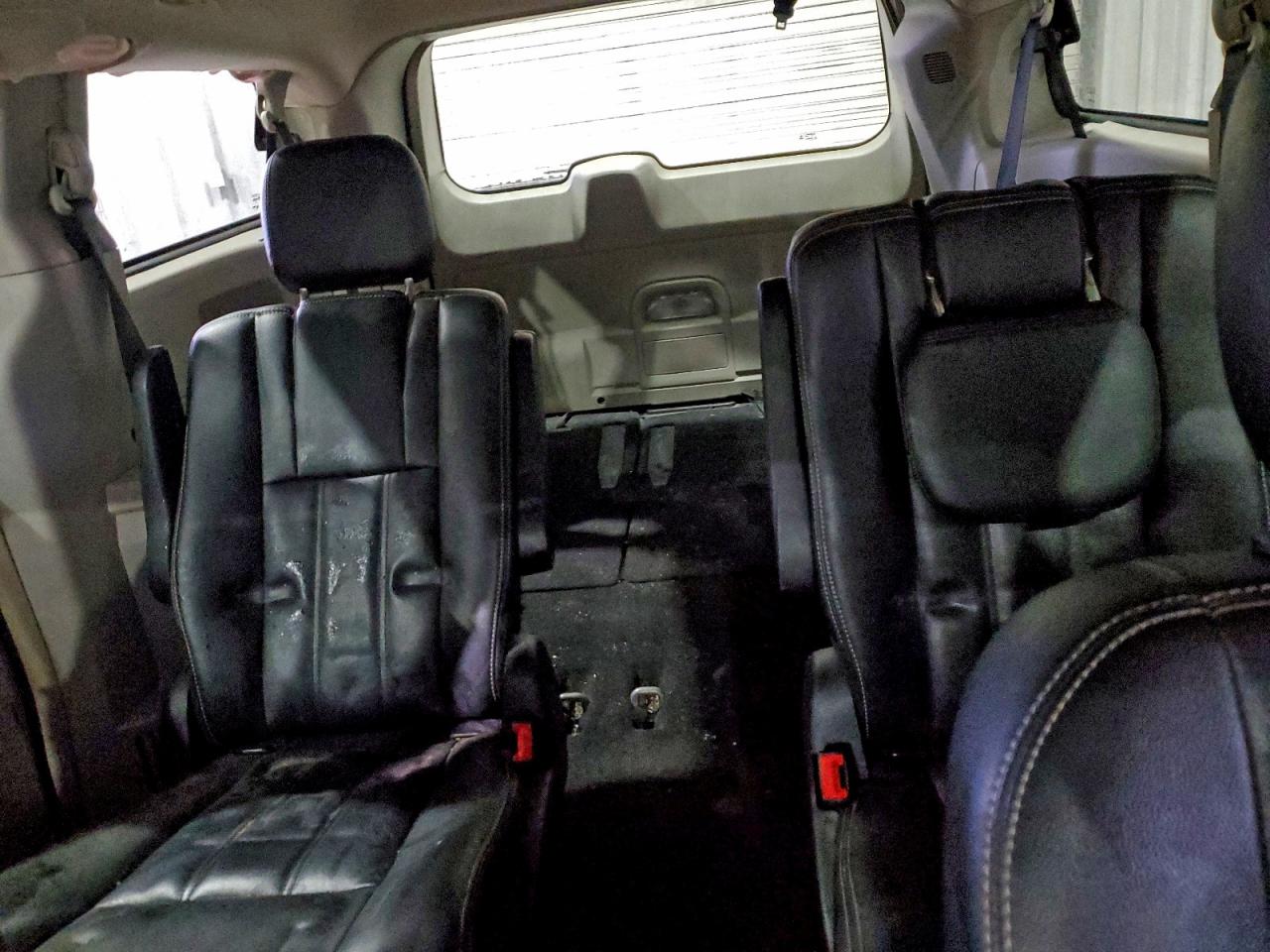 Chrysler Minivan Touring Image 8