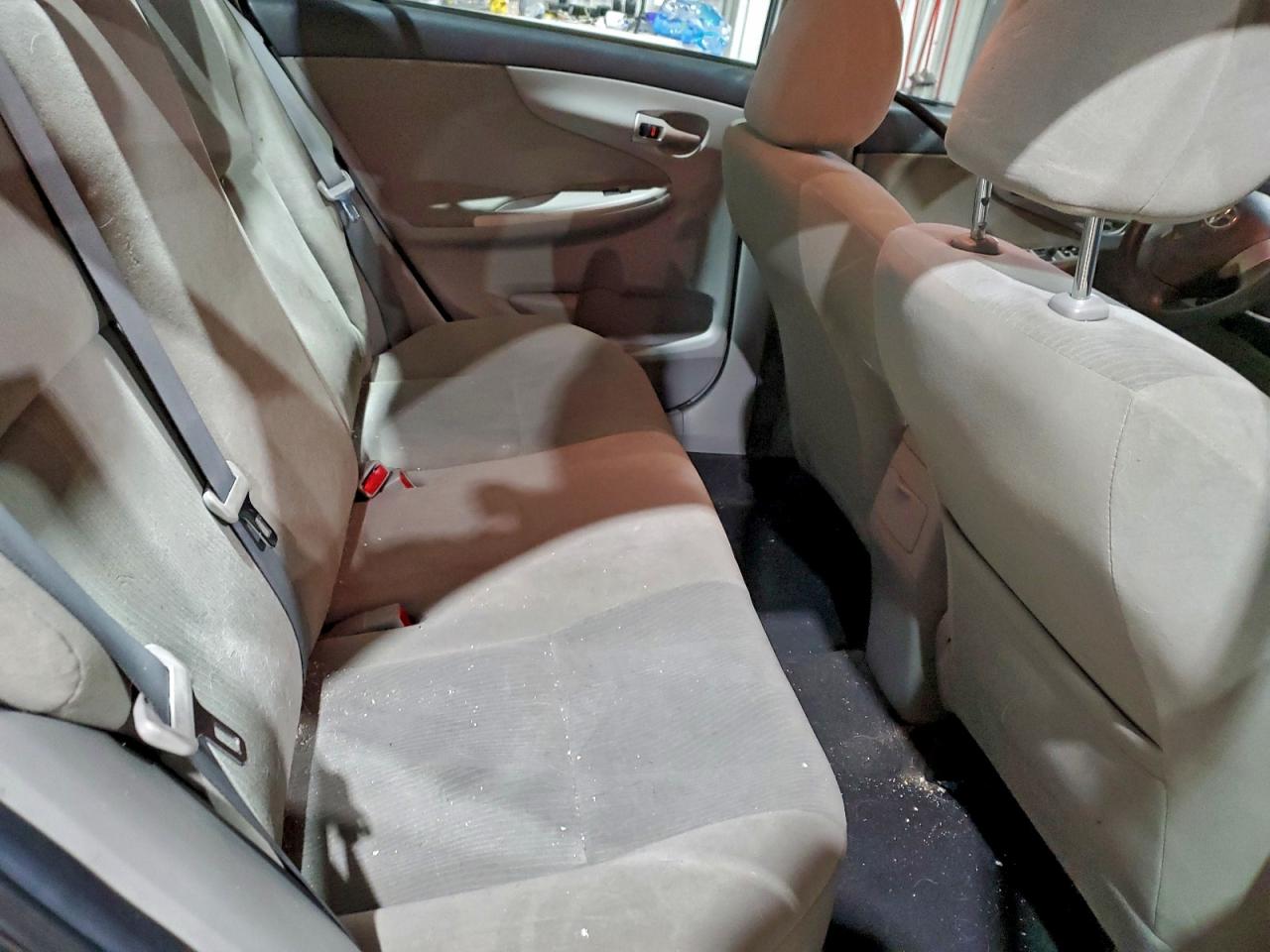 Toyota Corolla Base Image 10