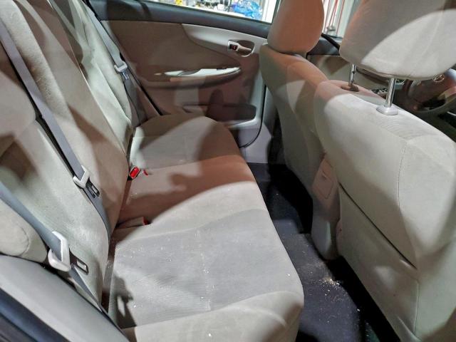 Toyota Corolla Base Image 10