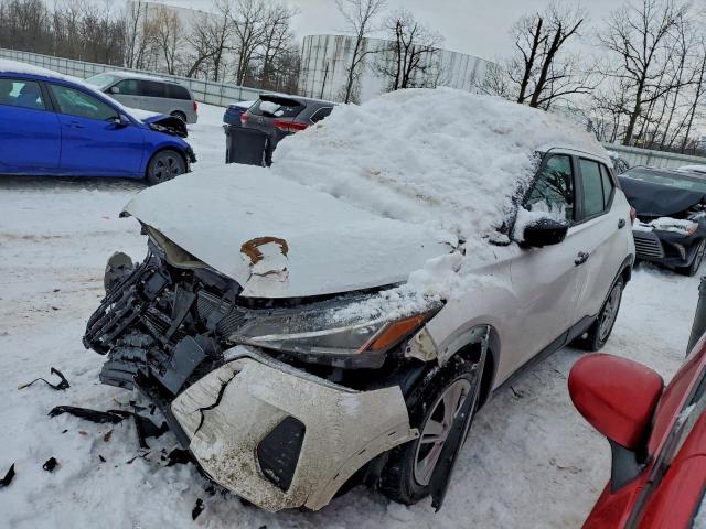  Salvage Nissan Kicks