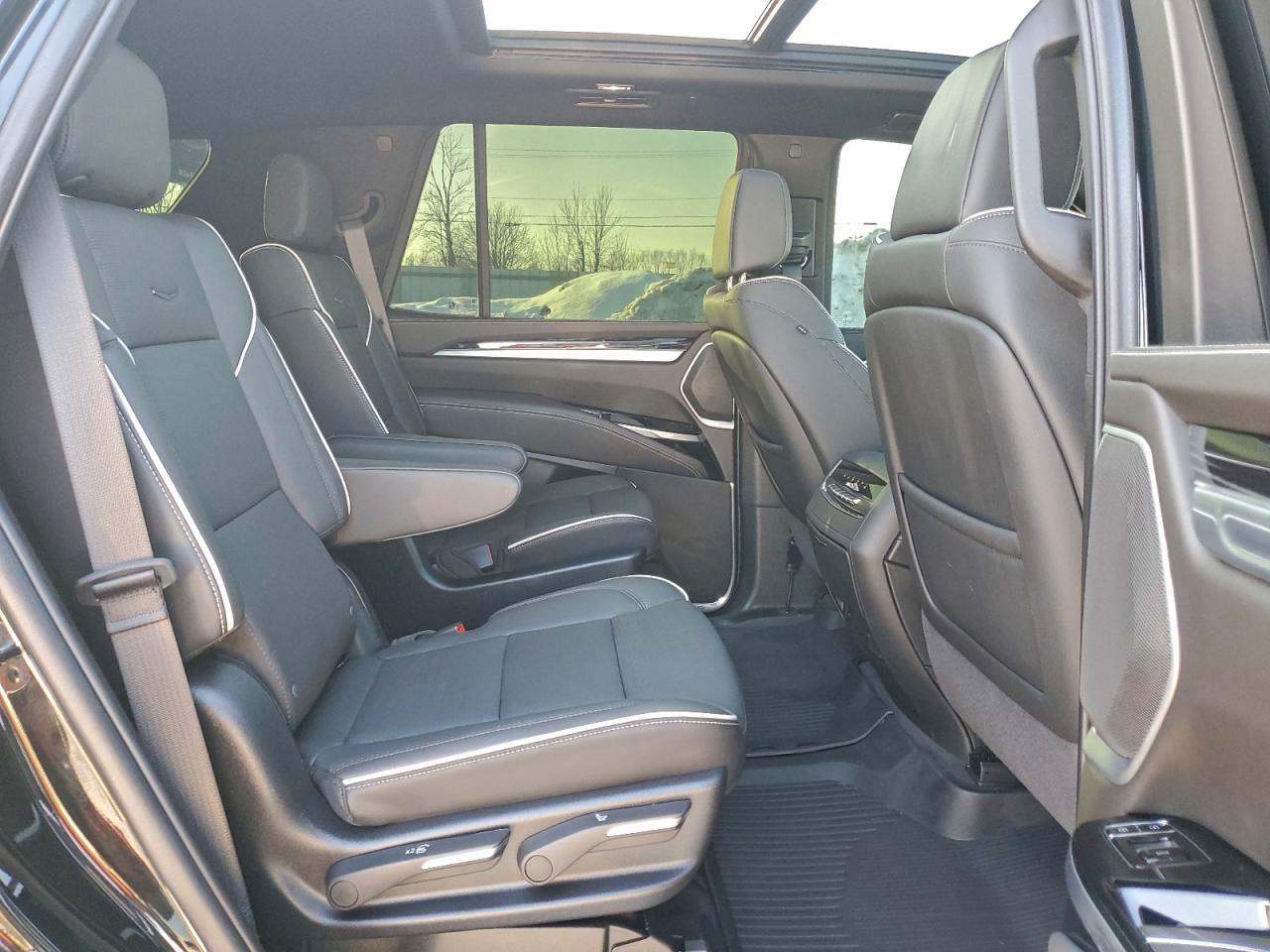 Cadillac Escalade Sport Image 11