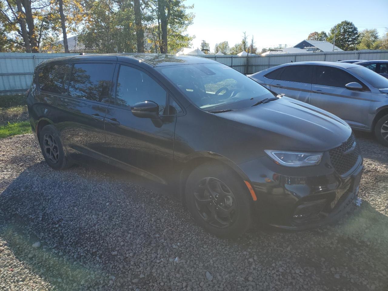 Chrysler Pacifica Hybrid Touring L Image 8