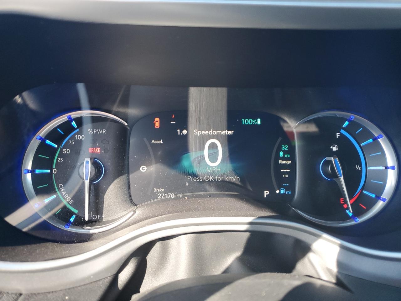 Chrysler Pacifica Hybrid Touring L Image 4